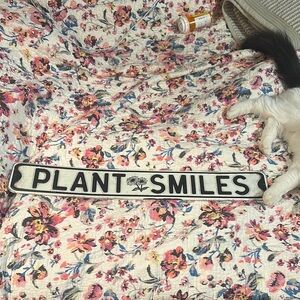Black and White Wall Decor Sign - 'Plant Smiles'